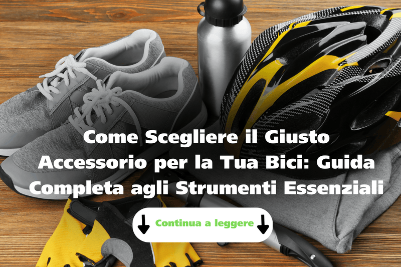 Accessori essenziali per il ciclismo su un tavolo: scarpe, casco, guanti, borraccia e abbigliamento tecnico per bici