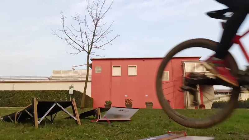 Bunny Hop Machine: Stimola il Tuo Potenziale di Salto in Bicicletta in Tutto Sicurezza